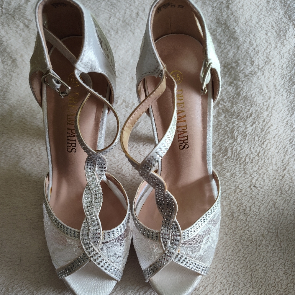 Dream Pairs White and Silver Heels